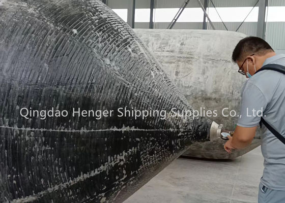 Qualità BV Certified Marine Rubber Airbag and Pneumatic Rubber Fender with 4-25m Length and 6-8 Years Useful Life fabbrica