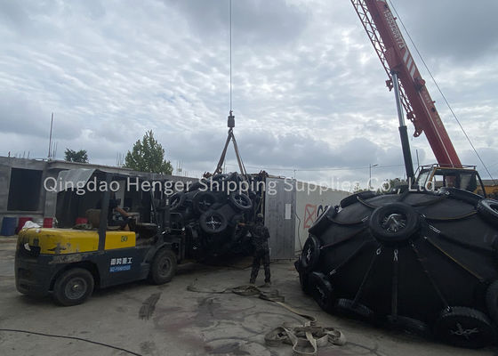 Qualità ISO 17357 Certified Pneumatic Rubber Fender with Natural Rubber Cover and 50Kpa/80kpa Working Pressure fabbrica