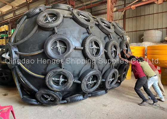 Qualità Marine Pneumatic Rubber Fender nera 50kpa 3.3*6.5m con rete a catena fabbrica