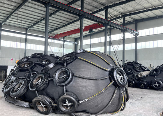 Qualità ISO17357 cuscino ammortizzatore di gomma pneumatico del nero 50Kpa di norma 3.3*6.5M da vendere fabbrica