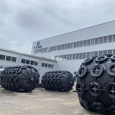 Qualità Three-Year Warranty Pneumatic Rubber Fender 2.0*4.5M For Dock Anti-Collision fabbrica