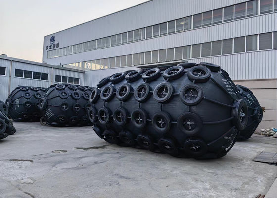 Qualità Fender pneumatico per navi Yokohama Fender gonfiabile in gomma naturale con rete a catena fabbrica