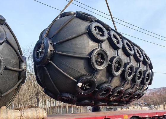 Qualità Da 6 a 12 anni di vita utile per la progettazione Fender marino pneumatico con pressione di lavoro di 50 kPa/80 kPa per la protezione da nave a nave e da nave a molo fabbrica