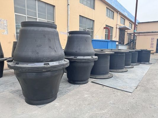 Qualità 1.5KN-M - 276.4KN-M Assorbimento di energia Fender di gomma marina Dimensione personalizzata fabbrica