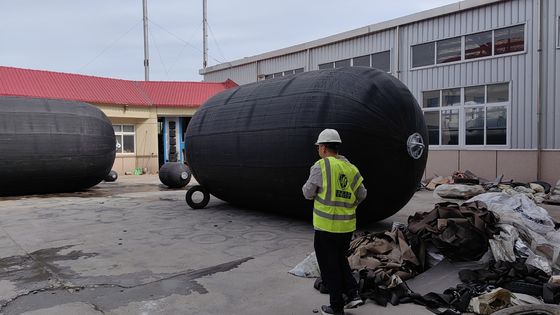 Qualità Diametro da 0,5 m a 4,5 m Fender in gomma pneumatica Deflezione 60% fabbrica