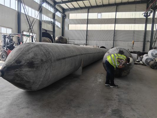 Qualità High Pressure Resistance Inflatable Marine Airbags Cylindrical Type Offering Performance For Ship Launching Cargo Handling fabbrica