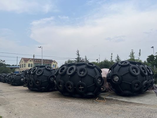 Qualità Fendine di gomma marine di tipo reticolato di 80 KPa, altamente resistenti e di lunga durata, per ormeggiamento di navi fabbrica