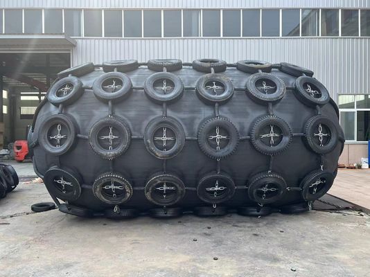 Qualità 50kPa Pneumatic Marine Fender Yokohama Fender for Ship-to-ship with 6-10 Years Lifespan fabbrica