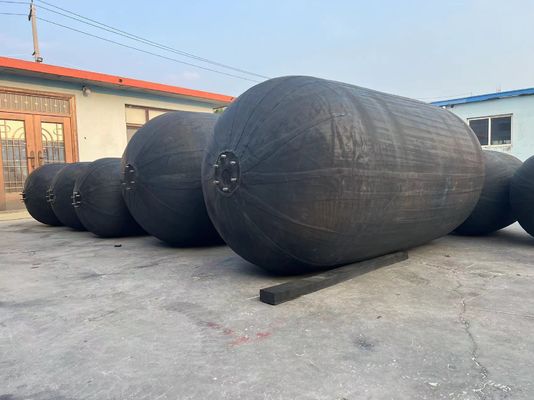 Qualità Yokohama Marine Fenders Gomma e SS Buona resistenza alla corrosione per navi e banchine marine fabbrica