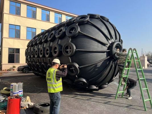 Qualità Henger ISO17357 Fender pneumatico in gomma per la protezione delle banchine e degli ormeggi delle navi fabbrica