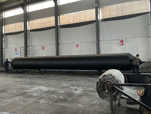 Qualità Inflatable Barge docking airbag pressure range 0.2-0.4Mpa designed to provide safe protection during barge mooring and docking fabbrica