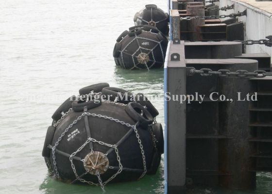 Qualità ISO 17357 Compliant High Elasticity Natural Rubber Pneumatic Rubber Fender for Port Anti-Collision Use fabbrica