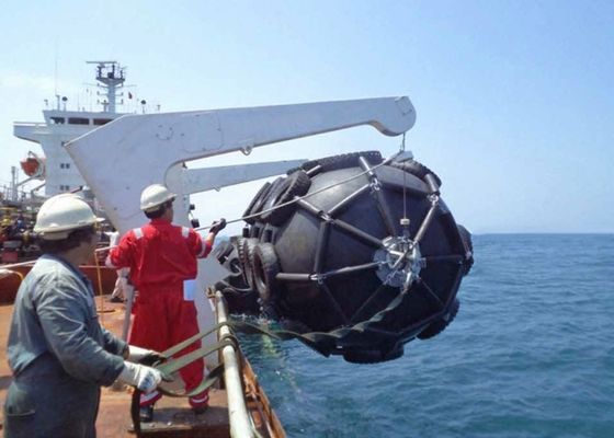 Qualità Cuscino ammortizzatore di gomma di galleggiamento pneumatico dei grandi trasportatori del gas con la catena & la flangia galvanizzate Q235 fabbrica