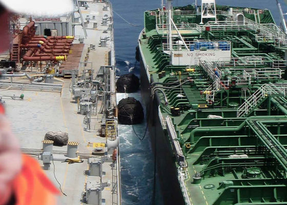 Qualità 50 colore di gomma marino gonfiabile del nero del cuscino ammortizzatore di Kpa 80 Kpa per porto ed il bacino fabbrica