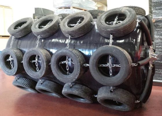 Qualità ISO 17357 Certified EVA Foam Filled Fender with Customizable Density 70-110kg/m³ and 0.5m-4.8m Diameter for Marine Use fabbrica