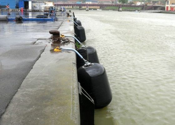 Qualità ISO 17357 Certified EVA Foam Filled Fender with Customizable Density 70-110kg/m³ and 0.5m-4.8m Diameter for Marine Use fabbrica