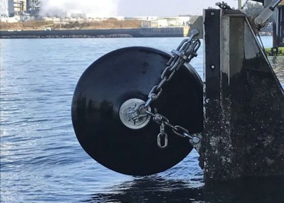 Qualità Elasticità elevata resistenza all'invecchiamento anti-fuga Fender riempito di schiuma EVA Fender solido per applicazioni marine fabbrica