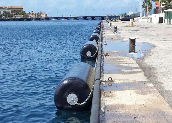 Qualità ISO 17357 Certified EVA Foam Filled Fender with Customizable Density 70-110kg/m³ and 0.5m-4.8m Diameter for Marine Use fabbrica