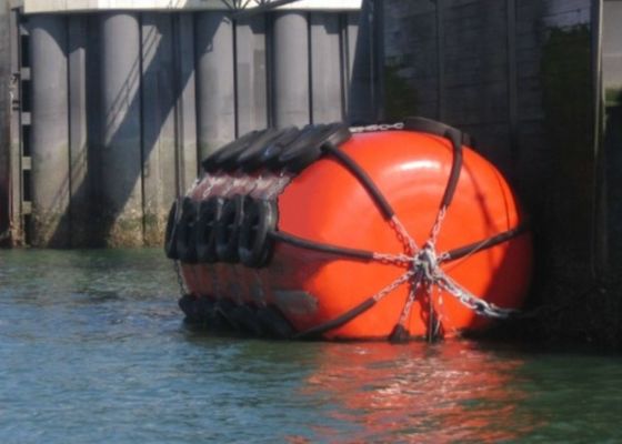 Qualità ISO 17357 Certified EVA Foam Filled Fender with Customizable Density 70-110kg/m³ and 0.5m-4.8m Diameter for Marine Use fabbrica