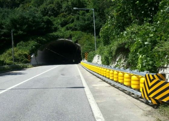 Qualità Barriera di sicurezza del rullo di sicurezza di colore rosso, barriera della strada del rullo dell'entrata del tunnel fabbrica