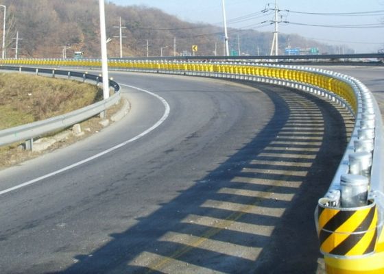 Qualità Barriera della strada del rullo compressore della curva della schiuma dell'unità di elaborazione, barriera della strada di rotolamento di altezza di 500mm fabbrica