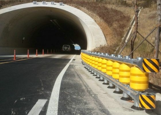 Qualità Barriera resistente all'uso della strada di sicurezza, barriera anti- del rullo della strada principale di impatto fabbrica