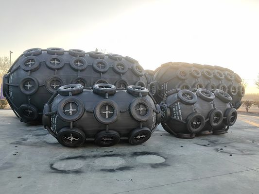 Qualità Assorbimento di energia 300-5000KJ Fender pneumatico in gomma Buona resistenza all'abrasione Parti marine fabbrica