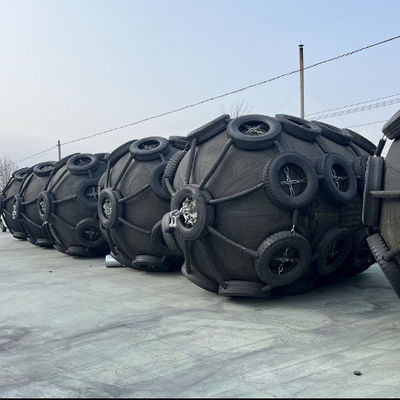 Qualità ISO 17357 Certified Natural Rubber Pneumatic Fender with 50Kpa Working Pressure for Marine Safety fabbrica