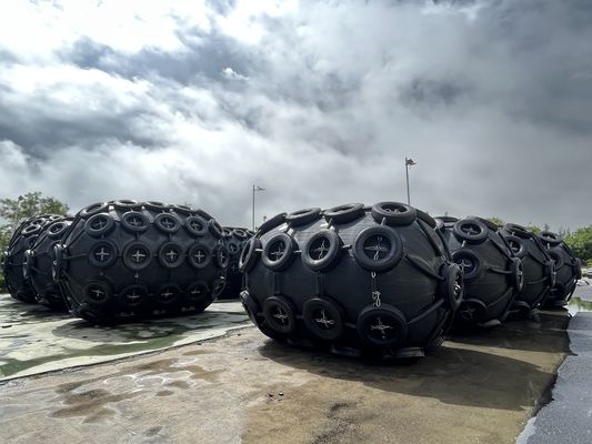 Qualità ISO17357 2014 1 Fender standard Yokohama fabbricato per l'attracco di navi che garantisce la protezione contro l'impatto di attracco fabbrica