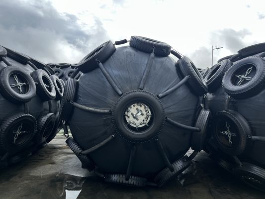 Qualità Durata di Progetto 8-15 Anni Parabordi Pneumatici Marini Offerta Pressione 50kPa 80kPa e Metodo di Installazione Catena Fune PP Ideale per l'Attracco delle Navi fabbrica