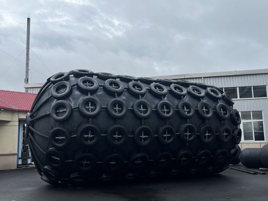 Qualità Metodo di installazione di parabordi gonfiabili galleggianti per ormeggio di navi e imbarcazioni, utilizzando catene e funi in PP, per la protezione dagli urti durante l'attracco fabbrica