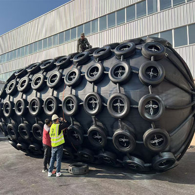 Qualità ISO 17357 Certified Natural Rubber Pneumatic Fender with 50Kpa Working Pressure for Marine Safety fabbrica