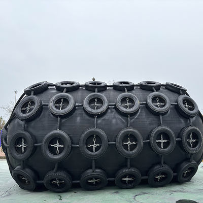 Qualità 50kPa Pneumatic Marine Fender Yokohama Fender for Ship-to-ship with 6-10 Years Lifespan fabbrica