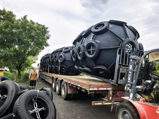 Qualità Proteggi il tuo molo con i parabordi per banchina: eccellente assorbimento degli urti e pressione di gonfiaggio di 50KPa fabbrica