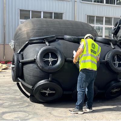 Qualità Parabordi Pneumatici in Gomma ISO17357 Personalizzati con Pressione 50kpa 80kpa per Marine fabbrica