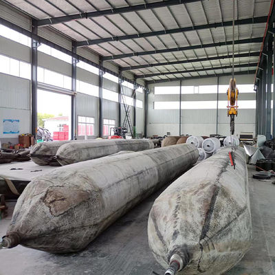 Qualità Airbag in gomma marina robusto con diametro da 0,8 a 3 m e lunghezza da 4 a 25 m per varo e salvataggio navi fabbrica