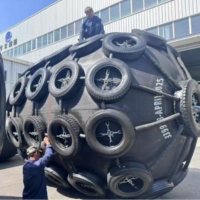 Qualità CCS/BV/LR/DNV Certified High-Quality Black Pneumatic Rubber Fender – Ideal for STS/STD Marine Operations fabbrica