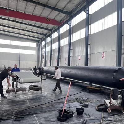 Qualità CB T 3837 Airbag di gomma marina da 4 a 12 strati che forniscono un supporto duraturo per la movimentazione e l'attracco delle navi marine fabbrica