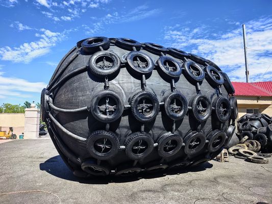 Qualità Parabordo pneumatico in gomma personalizzato 0,3-4,8 M con valvola di sicurezza e durata di conservazione di 24 mesi fabbrica