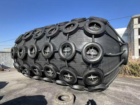 Qualità Natural Rubber ISO Certified Pneumatic Rubber Fender with 50Kpa/80kpa Working Pressure for Marine Anti-Collision fabbrica