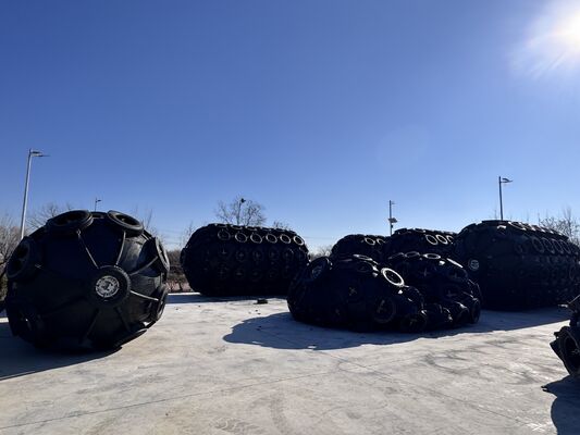 Qualità Fender in gomma pneumatica certificata ISO17357 con dimensioni personalizzate da 0,3 a 4,8 M e pressione da 50 e 80 kPa fabbrica