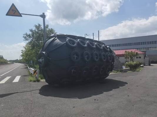 Qualità Parabordi Pneumatici in Gomma per Uso Intensivo con Pressione 50kpa e 80kpa per la Protezione di Navi Ice Class all'Ormeggio fabbrica