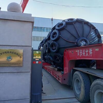 Qualità Pneumatic Rubber Fender For Marine Service fabbrica