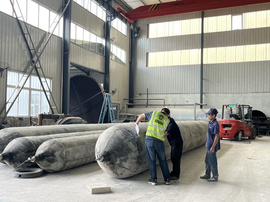 Qualità Marine Rubber Airbag with Rapid Inflation Manifold for Simultaneous Multi Unit Operation in 0.8-3 M Diameter fabbrica