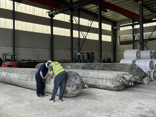 Qualità Marine Rubber Airbag with Rapid Inflation Manifold for Simultaneous Multi Unit Operation in 0.8-3 M Diameter fabbrica