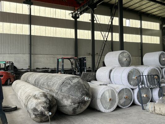 Qualità Marine Rubber Airbag with High Grip Surface Pattern for Stable Shipyard Positioning in 0.8-3 M Diameter and 4-25 M Length fabbrica
