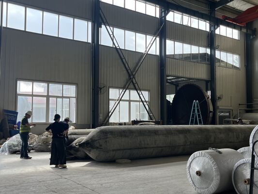Qualità Marine Rubber Airbag with Stainless Steel Mounting Hardware for Corrosion Free Installation fabbrica