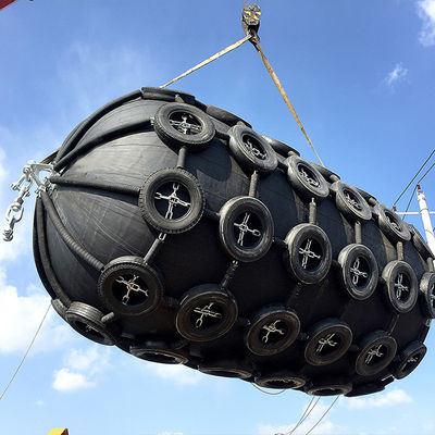 Qualità ISO 17357 Compliant High Elasticity Natural Rubber Pneumatic Rubber Fender for Port Anti-Collision Use fabbrica