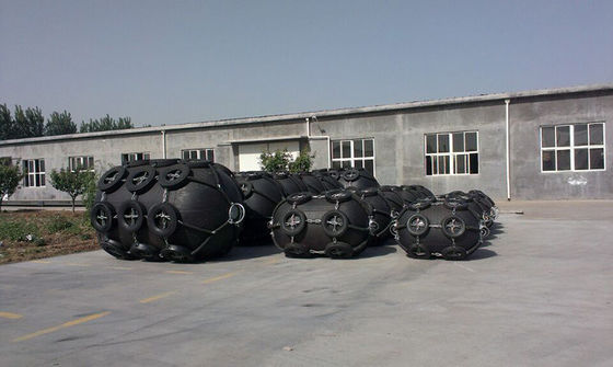 Qualità Marine Fender Pneumatic Type Fenders gonfiabile di galleggiamento di gomma naturale Yokohama fabbrica