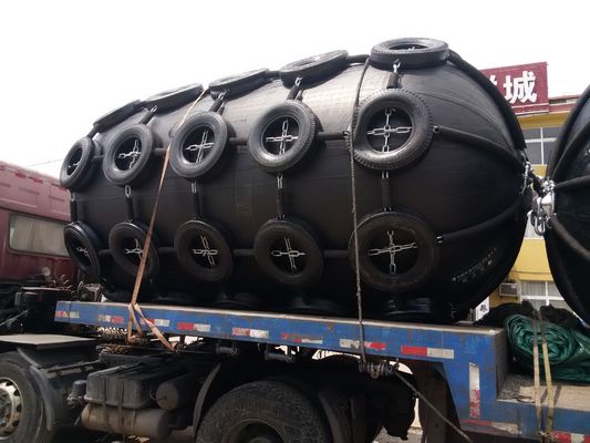 Qualità Reti della corda che fanno galleggiare il tipo pneumatico cuscino ammortizzatore di Marine Fender d dei cuscini ammortizzatori di gomma pneumatici fabbrica